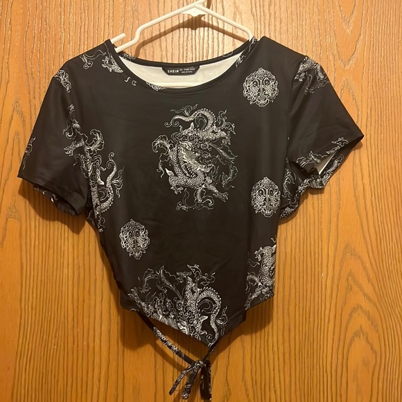 4/$15 Black dragon crop top - Picture 1 of 4